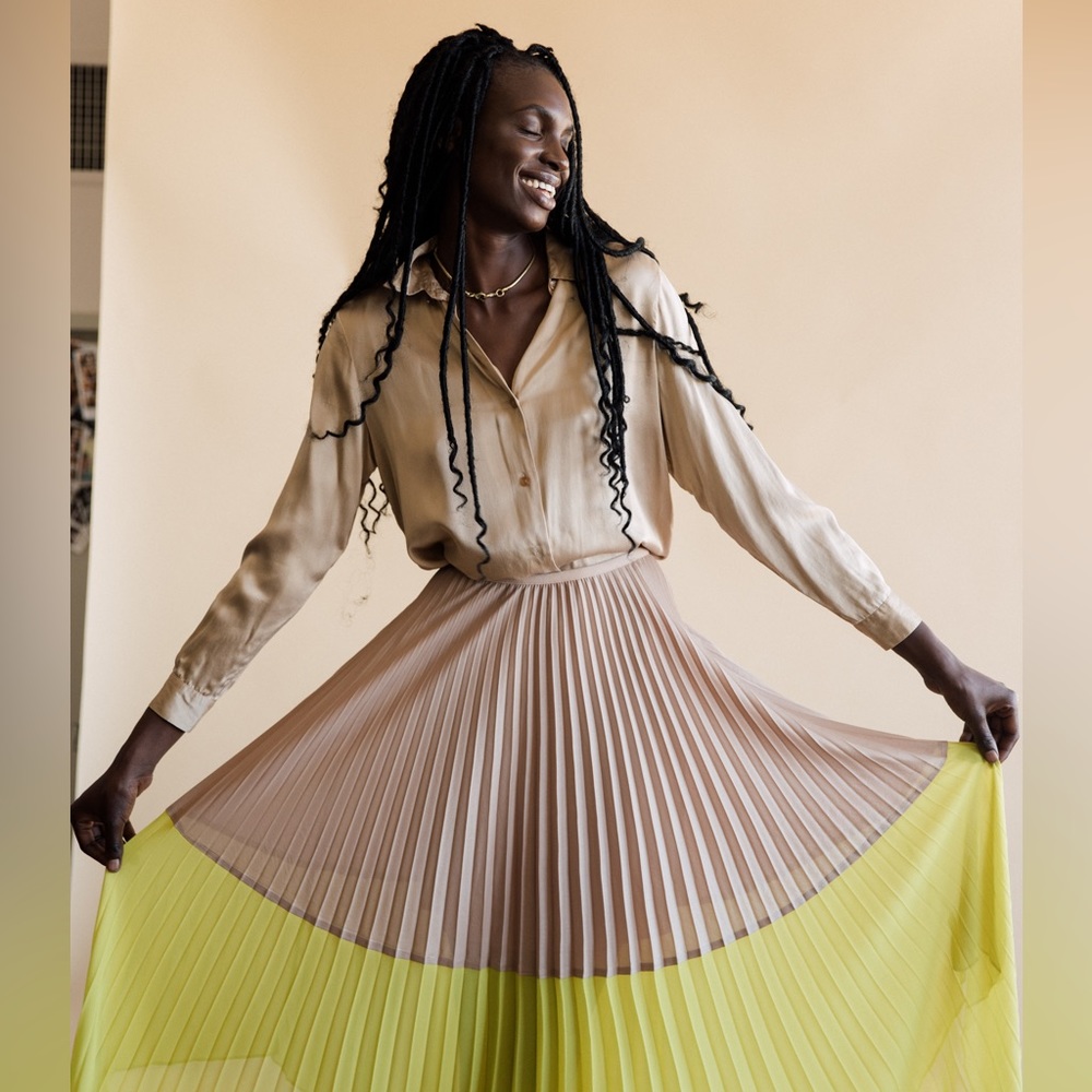 Amazing asymmetric color-block pleated skirt